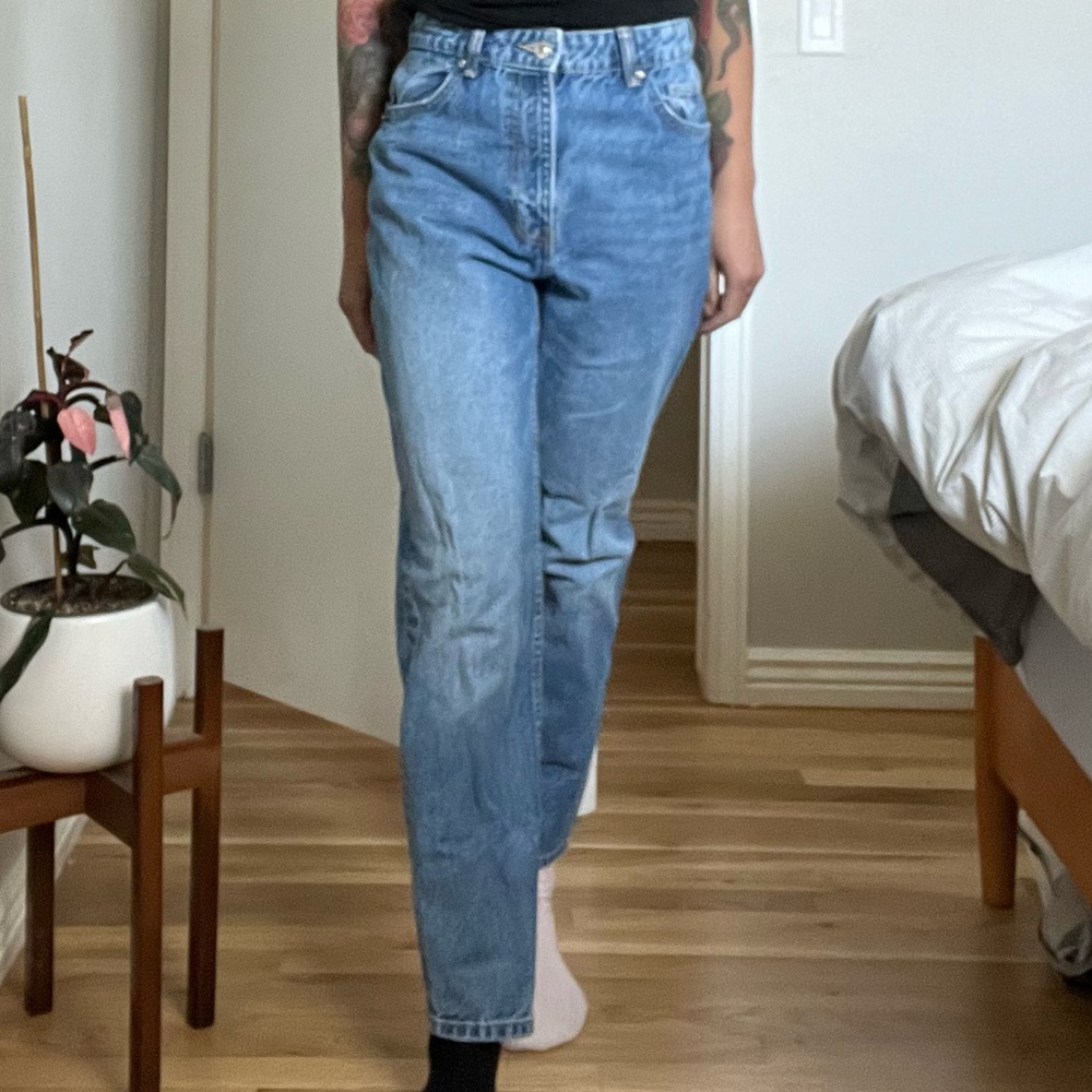 Bershka, High-waisted, straight-leg, blue denim jeans with a relaxed fit